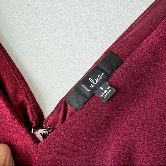 Lulu's - Melora V Front and Back Sleeveless Gown in Maroon - Picture 6 of 6